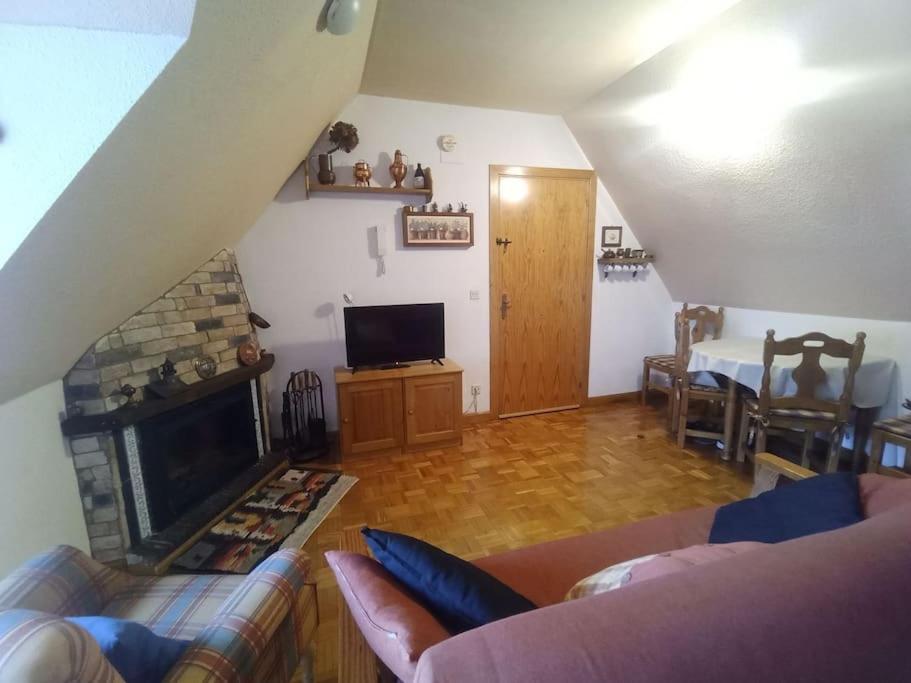 Apartamento Atico En Pleno Pirineo El Pueyo de Jaca Exterior foto